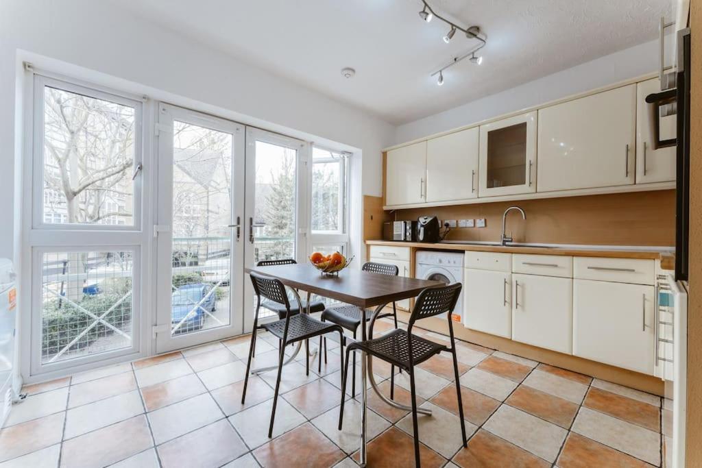 Up To 4 People, Room In A Share House Next To London Bridge Exterior foto