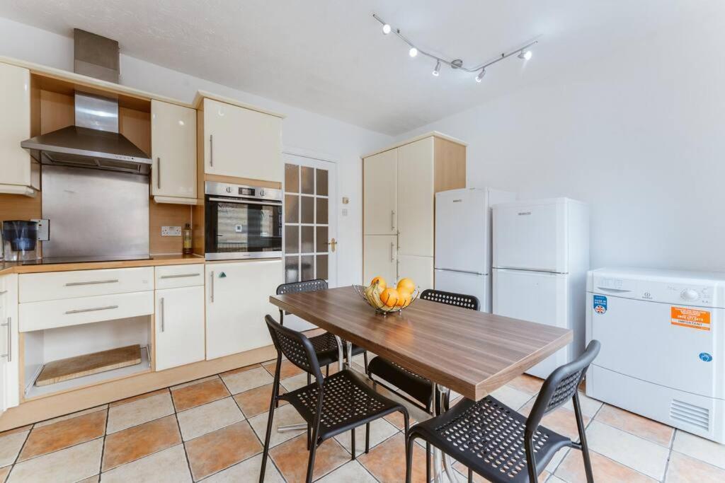Up To 4 People, Room In A Share House Next To London Bridge Exterior foto
